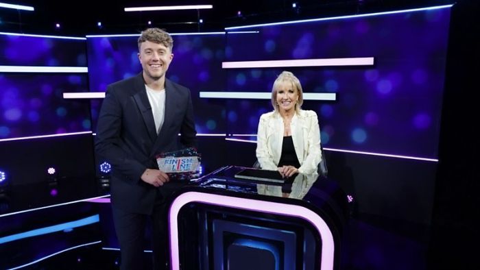 File:The finish line hosts.jpg