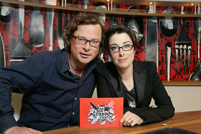 File:Big food fight publicity hugh sue.jpg
