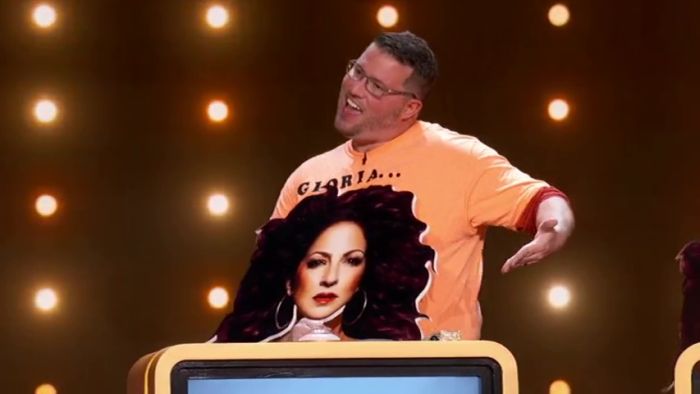 File:Superfan gloria estefan big head.jpg