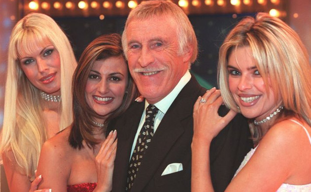 Image:Tpir Bruce and hostesses.jpg